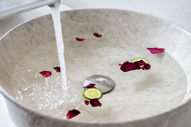 Body and Facial Activity - Facial treatment: natural ingredients, expert technique, and a clean reset