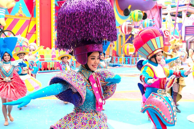 Carnival Magic Show Phuket - Buffet dinner at Bird of Paradise or River of Bliss: a practical meal before the main event