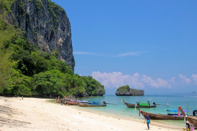 Day Tour from Phuket to 4 Islands in Krabi by Ferry & Speedboat - Tup Island at low tide: quick sandbar magic, tight timing