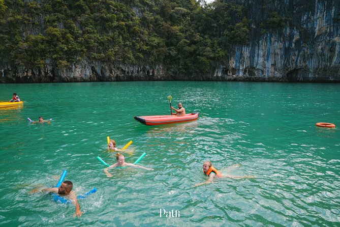 Day Trip to James Bond (Canoeing & Kayaking Islands & Lunch) - Koh Panak Cave (Diamond Cave): canoeing that feels close to the rock