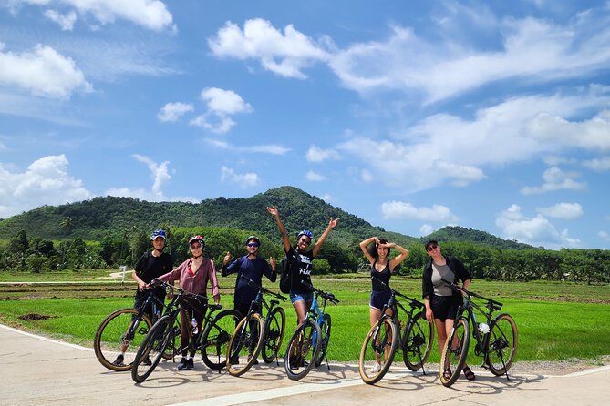 Islands Discovery: Koh Yao and Koh Hong with Bicycles and Beaches - Starting in Phuket: the long-tail boat mood and an early start