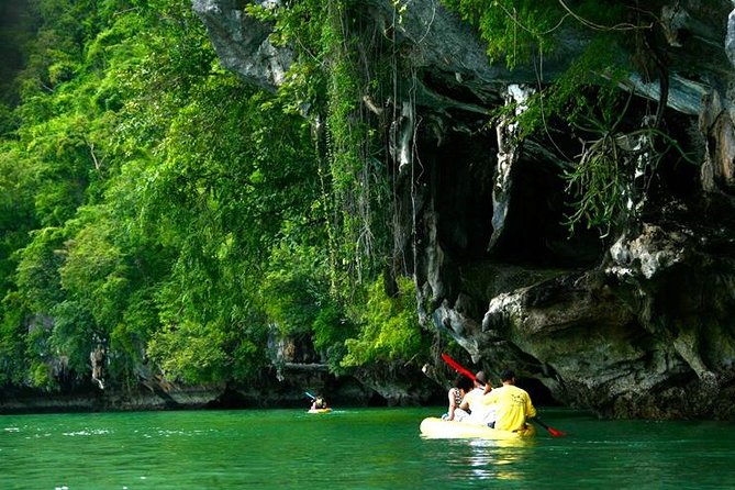 John Gray's Sea Canoe Hong by Starlight Tour - Your guide and crew: how the paddling actually works