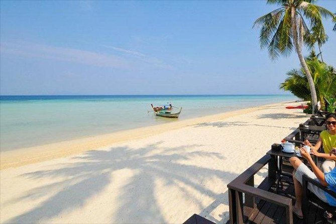 Phi Phi Island Tour by Big Boat by Royal Jet Cruiser (First Class) - Practical tips: snorkeling, packing light, and handling time pressure