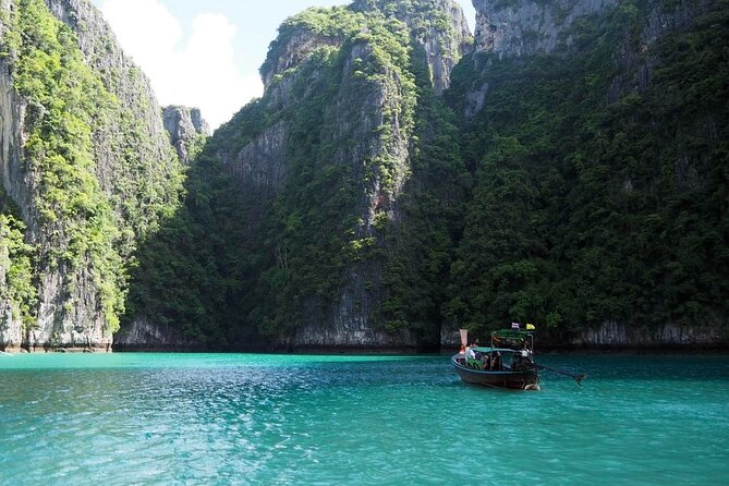 Phi Phi Khai Islands Snorkeling By Premium Speedboat From Phuket - Ko Phi Phi Le: Safety Briefing, Then the Island Approach