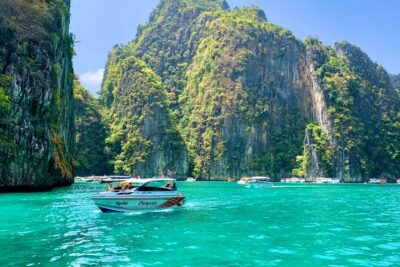 Phi Phi Speedboat Day Trip: Maya Bay, Bamboo & Seaview Lunch - Maya Bay and Phi Phi Ley: the movie-shore walk