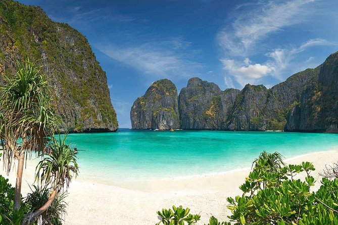 Phi Phi Sunrise Premium Tour - Meals: breakfast and Thai buffet lunch as real value
