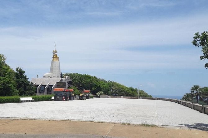 Phuket city tour - Promthep Cape Lighthouse Viewpoint: When a Lookout Becomes the Point