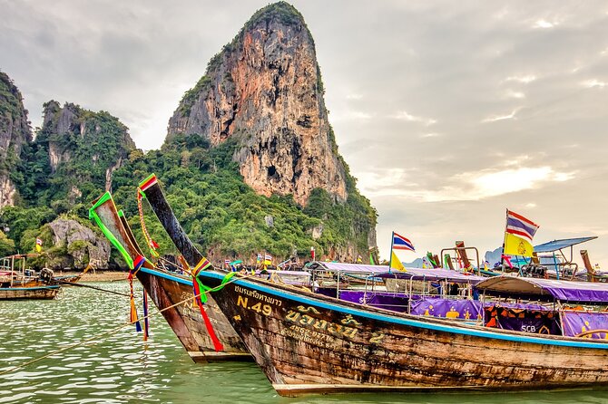 Phuket Phiphi-Phhpi Phuket Ferry include Transfer to hotel - Hotel Pickup and the Ratsada Pier Jump-Off