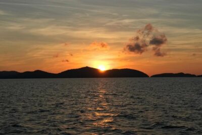 Private Phi Phi Early Bird Premium Tour - Royal Phuket Marina: breakfast, check-in, and getting onto the water