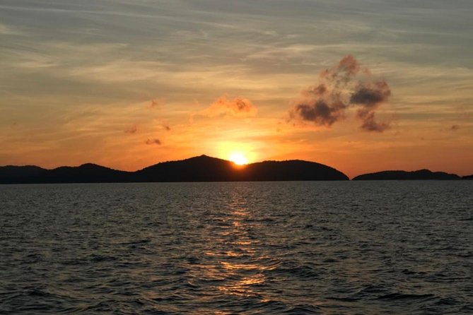 Private Phi Phi Early Bird Premium Tour - Royal Phuket Marina: breakfast, check-in, and getting onto the water