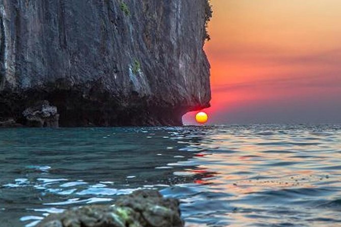Private Tour Phi Phi Early Bird Premium Tour by Speed Boat - Key things that make this tour work