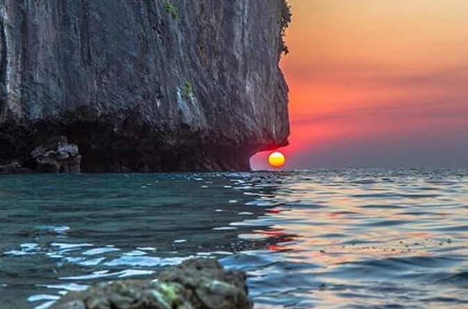 Private Tour Phi Phi Early Bird Premium Tour by Speed Boat - Pileh Bay and Pileh Lagoon: the swim-and-photo payoff