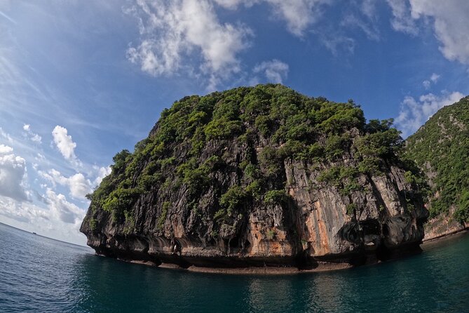 Small Group Phi Phi Islands Sunrise Tour with Seaview Lunch - Why the crew and guides really matter on a Phi Phi boat day